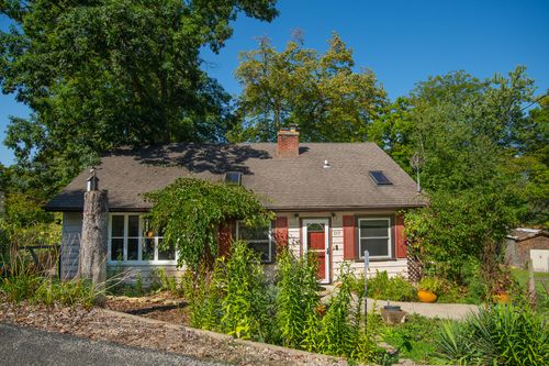 517 Oakwood Trl, Twin Lakes, WI, 53181-9554 | Card Image