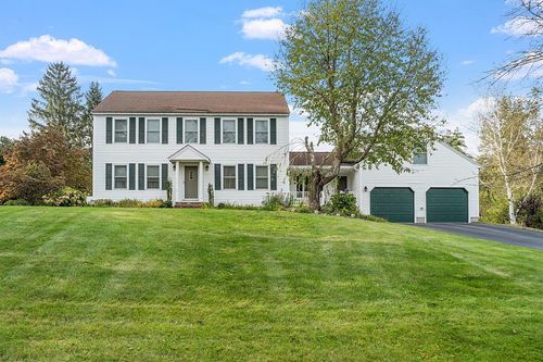 8 Rock N Pines Rd, Fremont, NH, 03044-3422 | Card Image