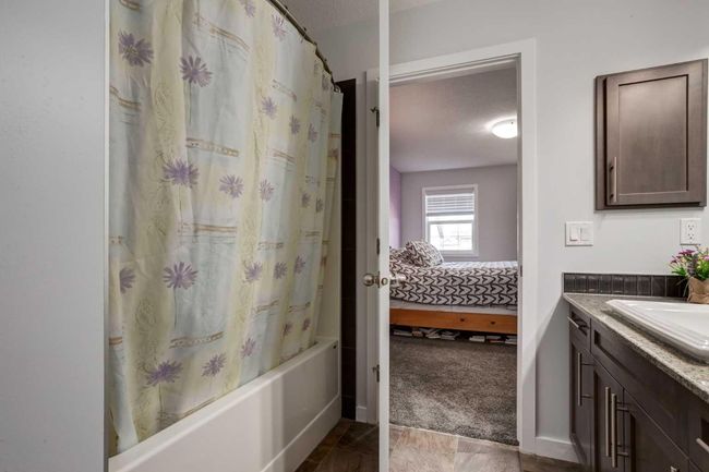 251 Kingsbridge Rd Se, Home with 2 bedrooms, 3 bathrooms and 2 parking in Airdrie AB | Image 20