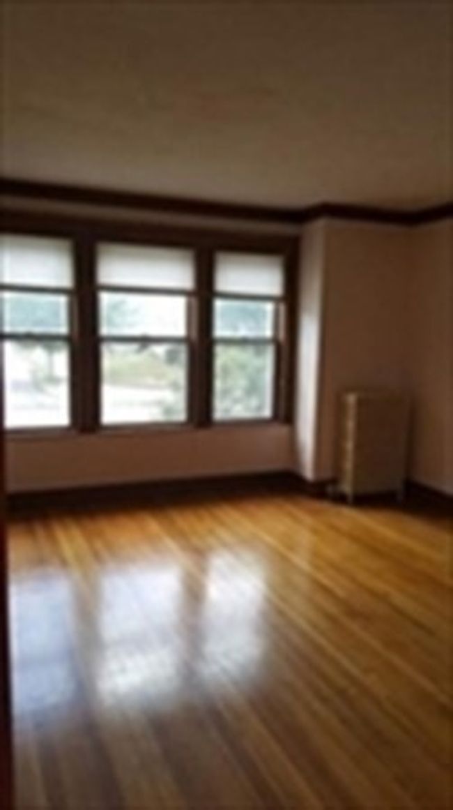 2 - 114 Lake St, Condo with 3 bedrooms, 1 bathrooms and 2 parking in Arlington MA | Image 7