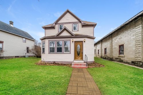 916 1st Ave, Gibbon, MN, 55335-4511 | Card Image