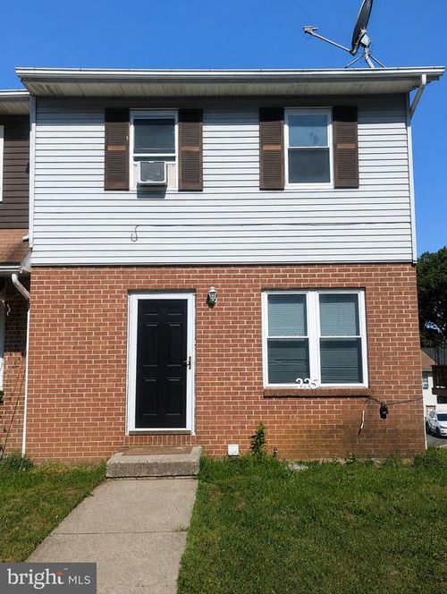 2825 Rhonda Ln, ALLENTOWN, PA, 18103-7447 | Card Image
