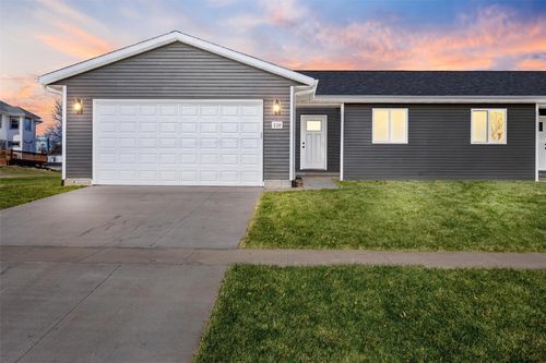 110 W Washington St, Norway, IA, 52318 | Card Image