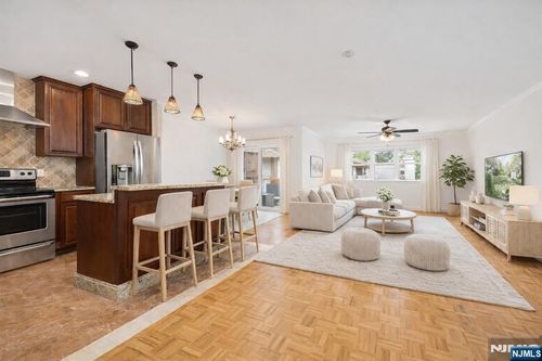 1111 River Rd, Edgewater, NJ, 07020-1335 | Card Image