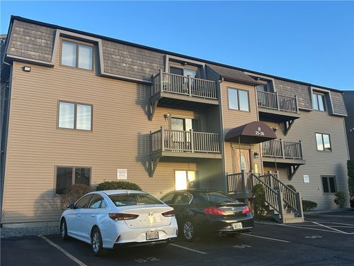 23 Village Ct, West Warwick, RI, 02893-2238 | Card Image
