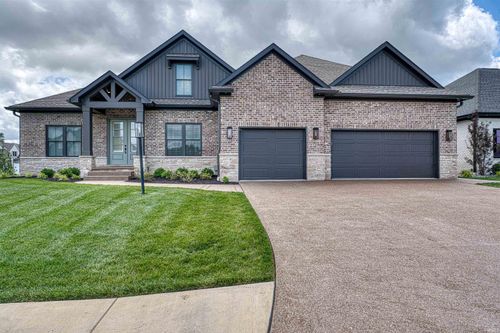 2081 Chadwick Dr, Newburgh, IN, 47630-7517 | Card Image