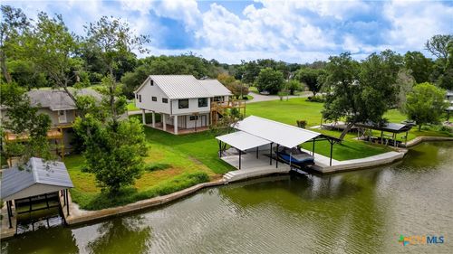 136 Lakeside Dr, Seguin, TX, 78155-3115 | Card Image