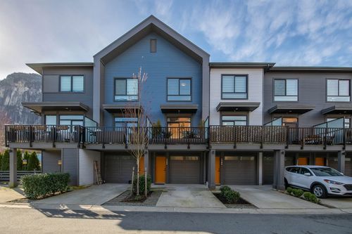 1386 Marinaside Place, Townhouse with 3 bedrooms, 2 bathrooms and 2 parking in Squamish BC | Card Image