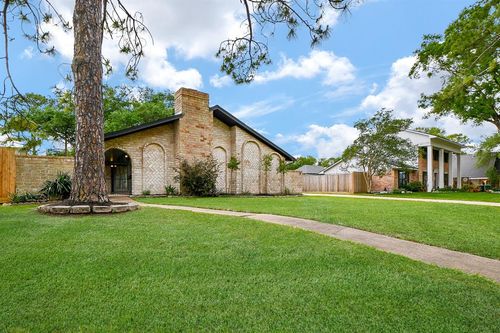 2735 Triway Ln, Houston, TX, 77043-1831 | Card Image