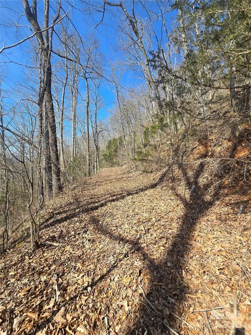 30 Black Mountain Rd, Cullowhee, NC, 28723-8170 | Card Image