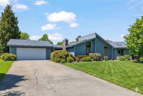 39 Almy Knoll Ter, Portsmouth, RI, 02871-2204 | Card Image