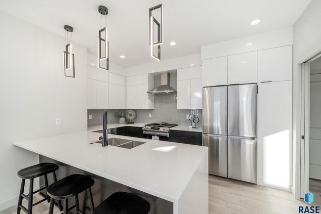 8613 W Shoreline Pl, Townhouse with 3 bedrooms, 3 bathrooms and null parking in Sioux Falls SD | Image 4