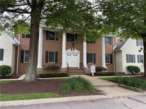 255 Park Pl, Chagrin Falls, OH, 44022-4456 | Card Image