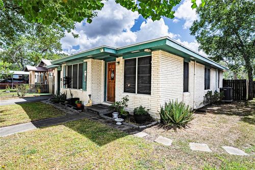1013 Laredo St, Sinton, TX, 78387-3816 | Card Image