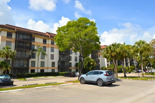 318a-5570 Nw 44th St, Lauderhill, FL, 33319-6154 | Card Image