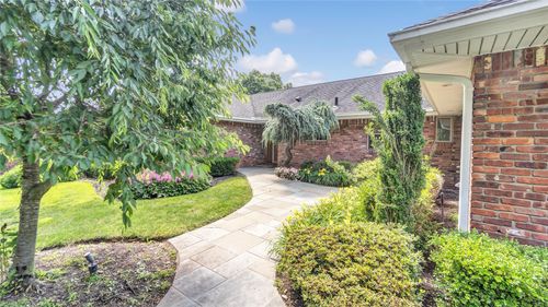 21 Edwards Ln, Glen Cove, NY, 11542-3210 | Card Image