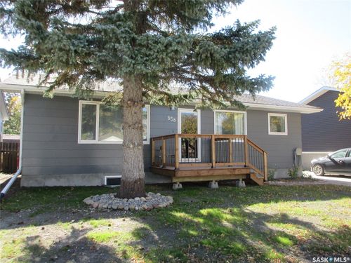 858 Worobetz Crescent N, Regina, SK, S4X2C3 | Card Image