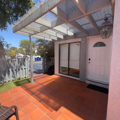 b7-10550 Nw 7th Ter, Miami, FL, 33172 | Card Image