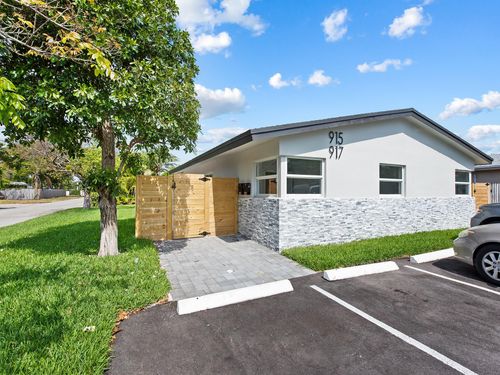 915 Ne 9th St, Pompano Beach, FL, 33060-5764 | Card Image