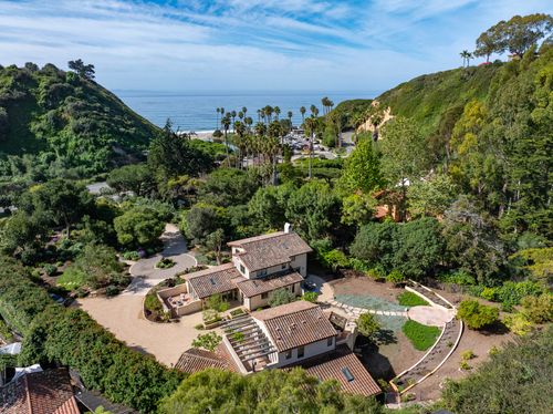 2932 Cliff Dr, SANTA BARBARA, CA, 93109-1025 | Card Image