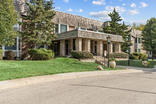 2e-2300 Windsor Mall Court, Park Ridge, IL, 60068 | Card Image