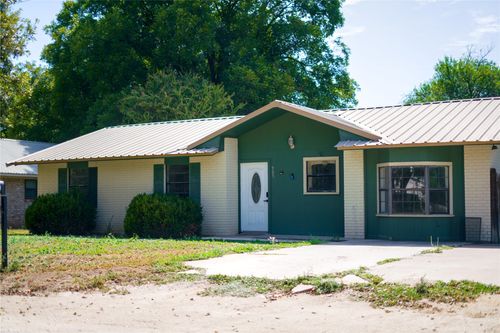905 N 9th St, San Saba, TX, 76877-2116 | Card Image