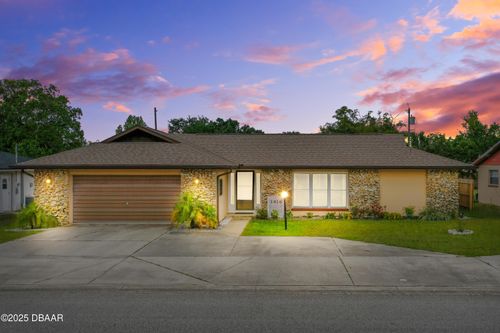 1426 Saxon Blvd, DELTONA, FL, 32725-5832 | Card Image