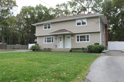 448 Terry Blvd, Holbrook, NY, 11741-5749 | Card Image
