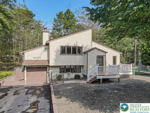 8495 Bumble Bee Way, Tobyhanna, PA, 18466-3426 | Card Image