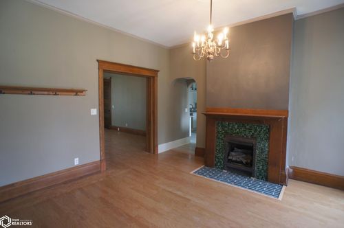 821 Division St, Webster City, IA, 50595-2109 | Card Image