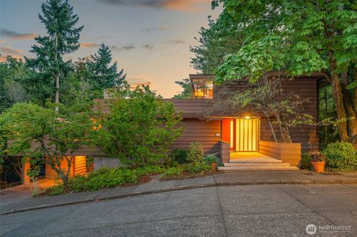 3303 S Massachusetts St, Seattle, WA, 98144-4029 | Card Image