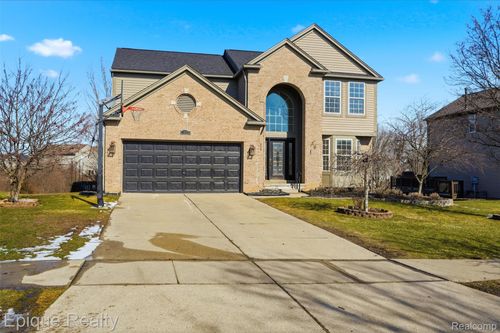 7858 Turrillium Ln, Waterford, MI, 48327-4348 | Card Image