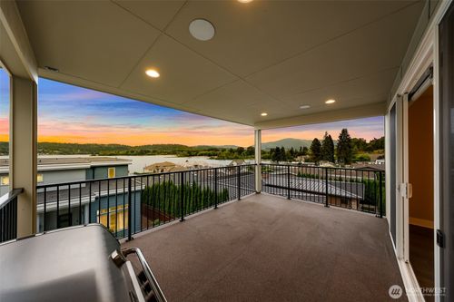 4888 194th Ave Se, Issaquah, WA, 98027-9326 | Card Image