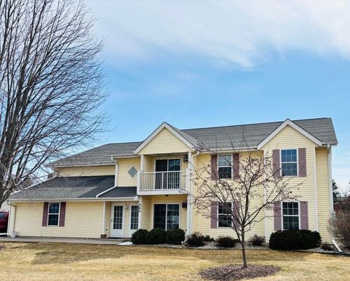 364 Minz Park Cir, West Bend, WI, 53095-5744 | Card Image