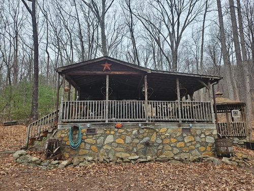 1605 Weatherwood Dr, Big Island, VA, 24526-3287 | Card Image