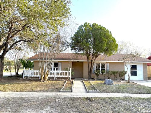 1212 Fairview Dr, Beeville, TX, 78102-4266 | Card Image