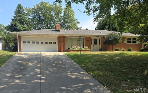3820 Tanbark Dr, Swansea, IL, 62226-1935 | Card Image