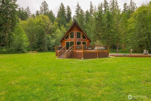 18315 Pioneer Way E, Orting, WA, 98360-9252 | Card Image