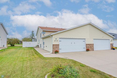 4719 Townsite Pl S, Fargo, ND, 58104-3955 | Card Image