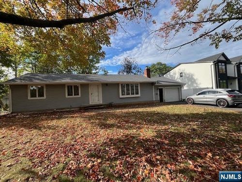 186 Cleenput Ter, Paramus, NJ, 07652-4440 | Card Image