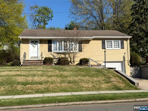 60 Sutton Ave, Totowa, NJ, 07512-1638 | Card Image