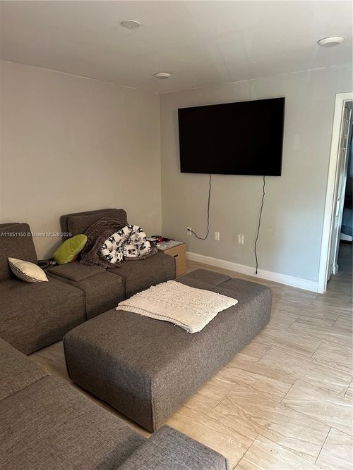 apt-204-1111 Nw 19th Ave, Miami, FL, 33125-2745 | Card Image