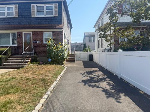 110 Evergreen Ave, Lynbrook, NY, 11563-3259 | Card Image