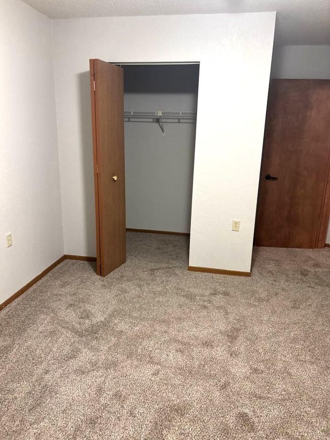 Lake Place 1421 Bedroom Closet.jpg | Image 6