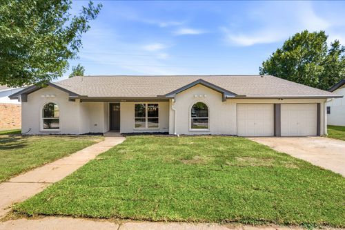 7528 Circle Drive, North Richland Hills, TX, 76180 | Card Image
