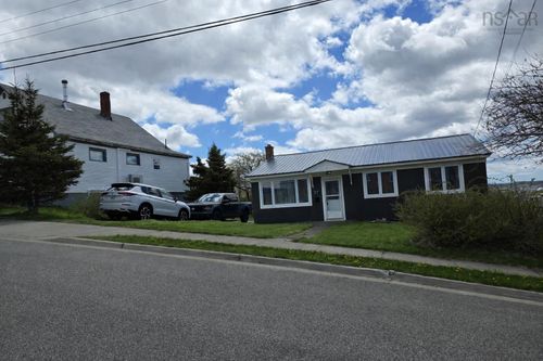 40 Breton St, Sydney, NS, B1N2P1 | Card Image