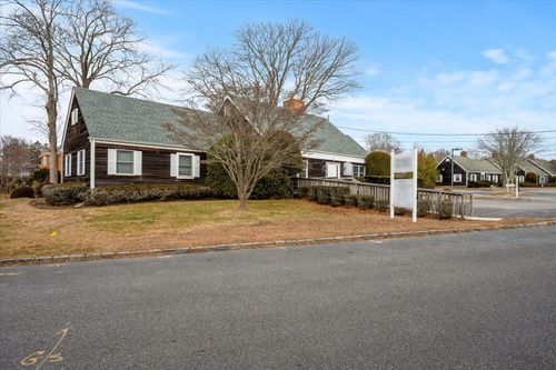 315 Meeting House Ln, Southampton, NY, 11968-5051 | Card Image