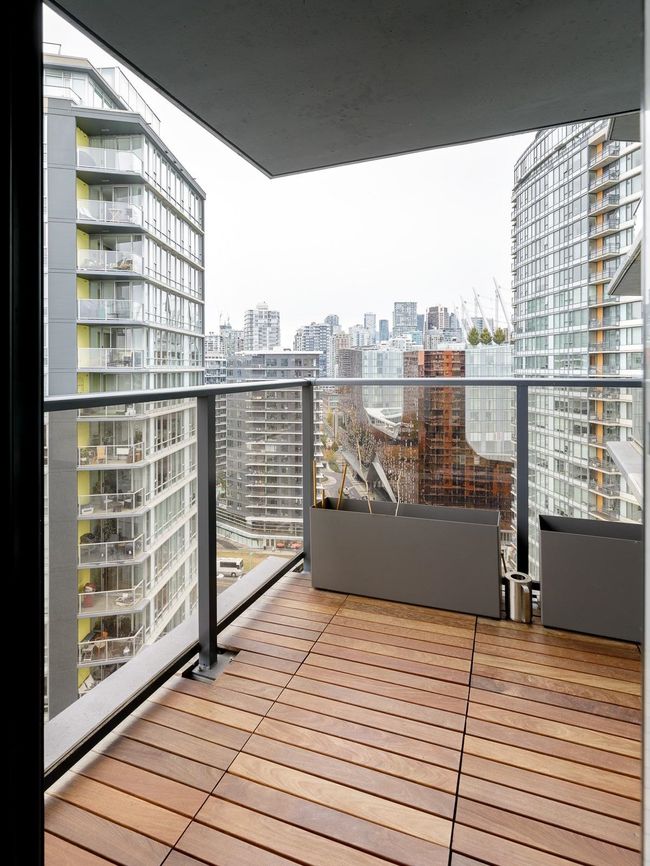 2205 - 8 Smithe Mews, Condo with 2 bedrooms, 2 bathrooms and 1 parking in Vancouver BC | Image 24