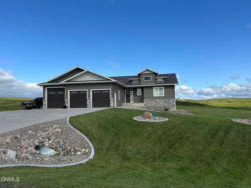 14868 Paniolo Way, Bismarck, ND, 58503-8585 | Card Image