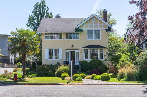 2663 Orchard Ave, Victoria, BC, V8S3B4 | Card Image